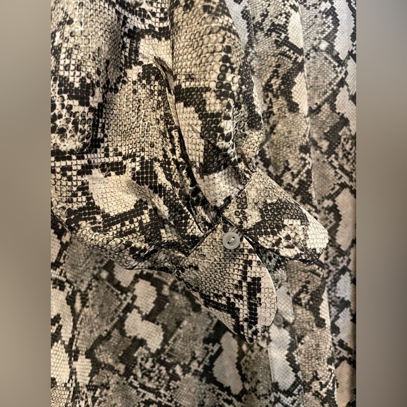 Crocodile print long sleeve button up dress - Picture 5 of 5